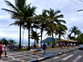 Apartamento 150 metros da Praia do Tombo - Guarujá